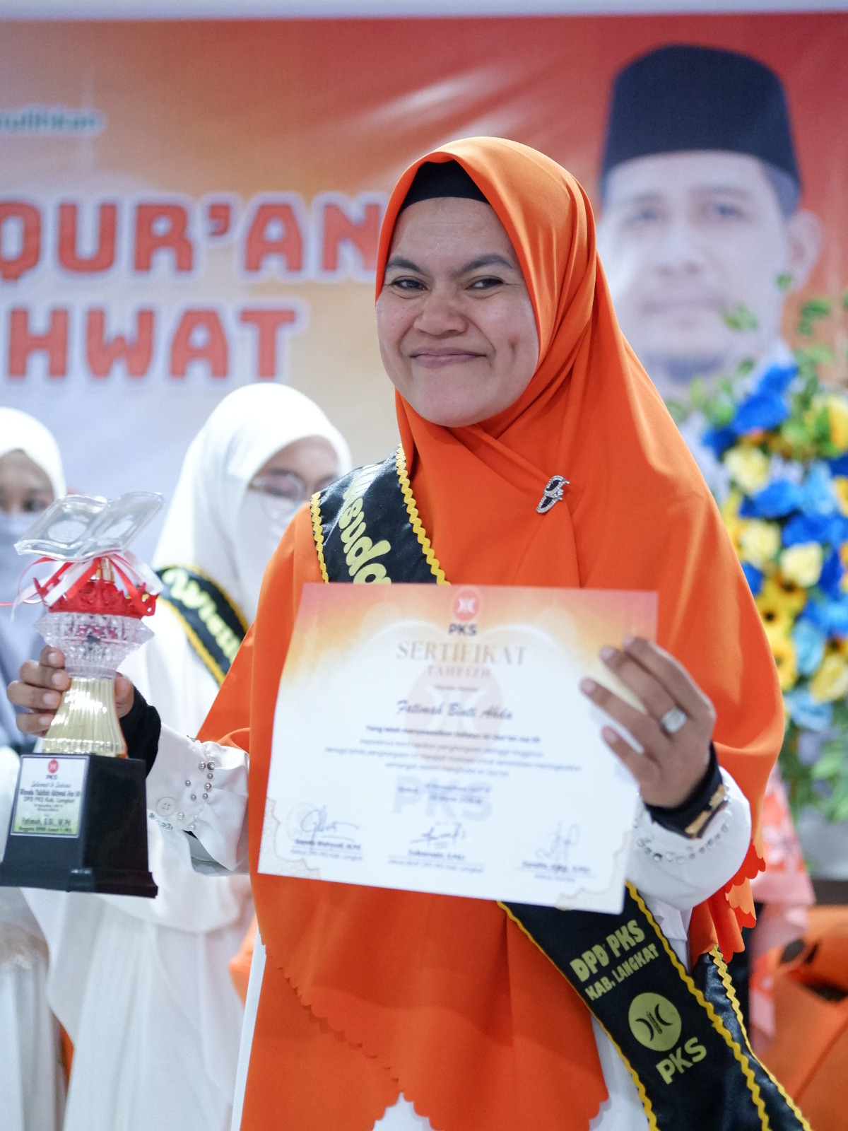 Haru dan Khidmat! Anggota DPRD Sumut Fatimah Ikut Wisuda Tahfizh Juz 30 Bersama Ratusan Akhwat PKS